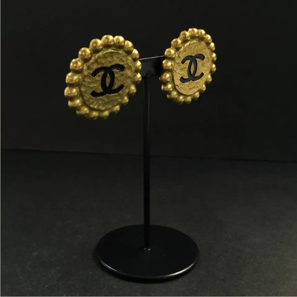 CHANEL CC Logo Gold Tone Earrings - Picture 4 of 8